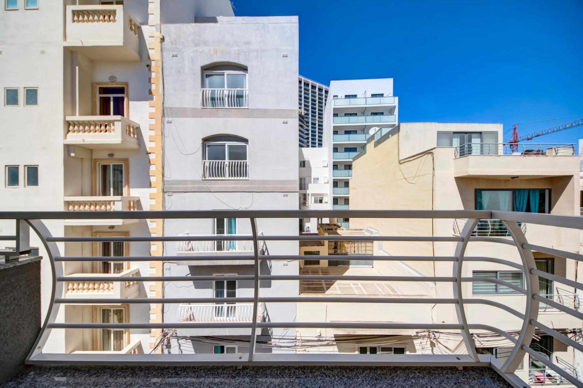 Modern 2Br Apt With Balconies In St Julians, Paceville - Apt 5 By Vaganza St. Julian's Zewnętrze zdjęcie